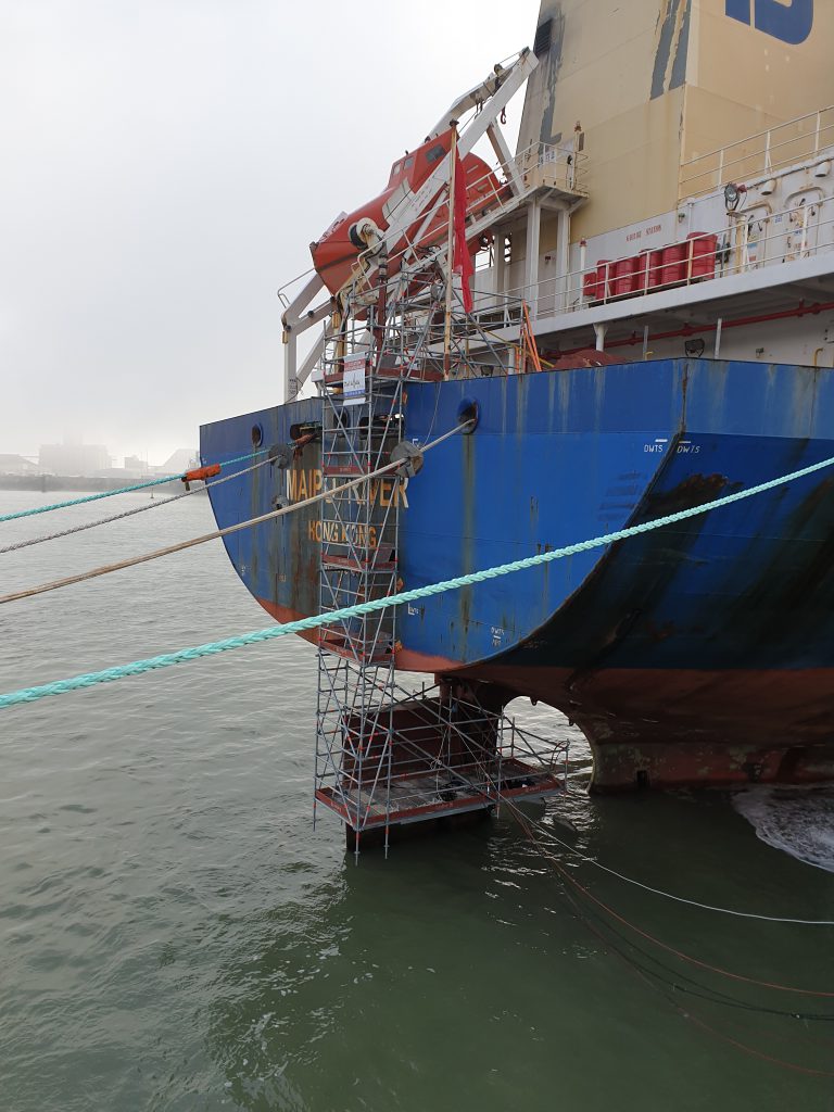 LA ROCHELLE - échafaudage suspendu - Cargo Maipo River